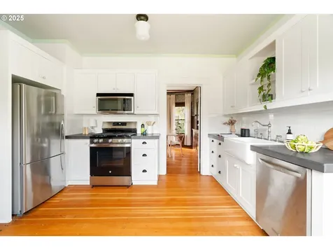 5037 NE 16th Avenue Portland OR 97211