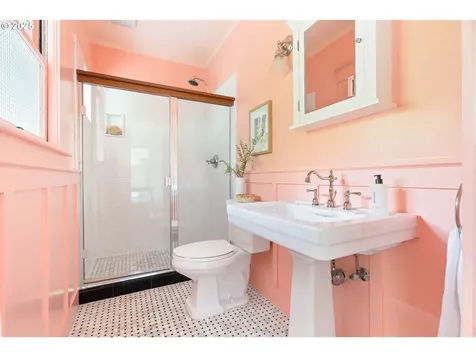 5037 NE 16th Avenue Portland OR 97211