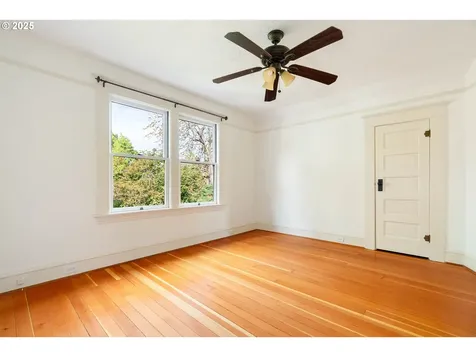 5037 NE 16th Avenue Portland OR 97211