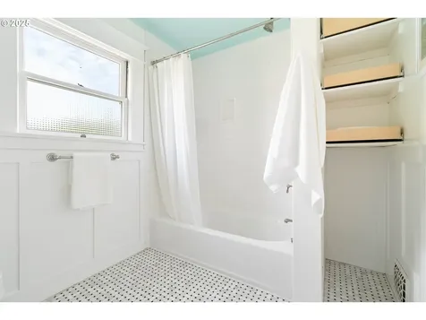 5037 NE 16th Avenue Portland OR 97211