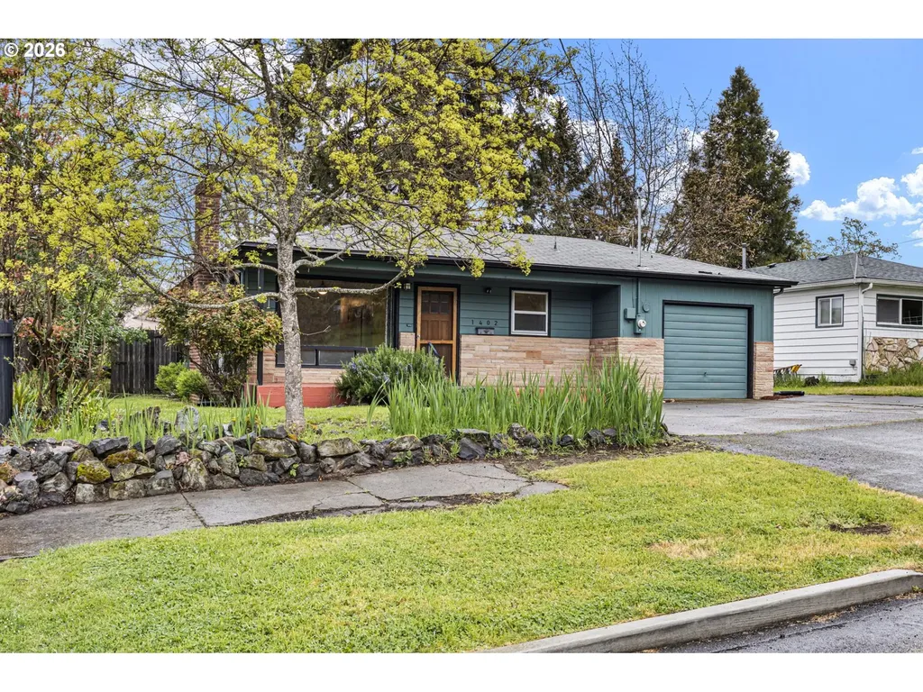 1402 SE Court Avenue Roseburg OR 97470