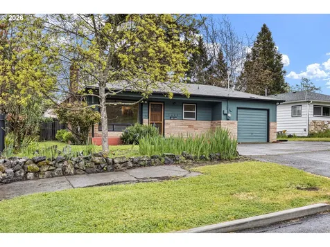 1402 SE Court Avenue Roseburg OR 97470