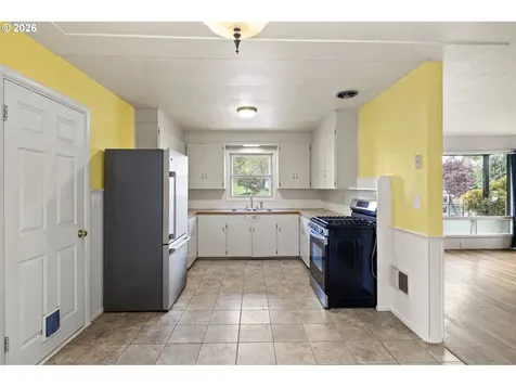 1402 SE Court Avenue Roseburg OR 97470