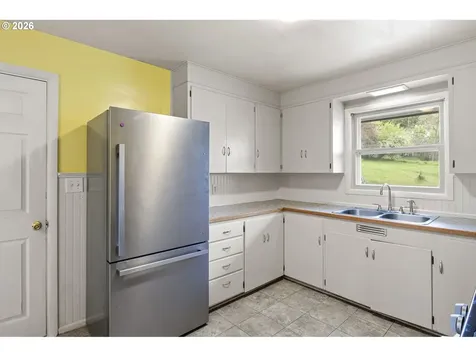 1402 SE Court Avenue Roseburg OR 97470