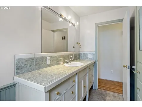 1402 SE Court Avenue Roseburg OR 97470