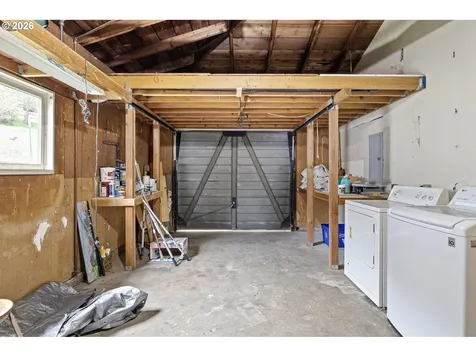 1402 SE Court Avenue Roseburg OR 97470