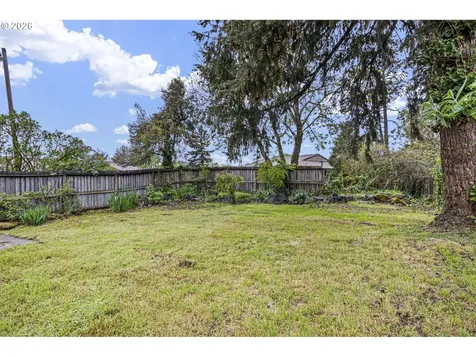 1402 SE Court Avenue Roseburg OR 97470