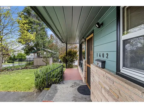 1402 SE Court Avenue Roseburg OR 97470