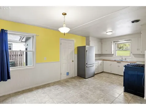 1402 SE Court Avenue Roseburg OR 97470