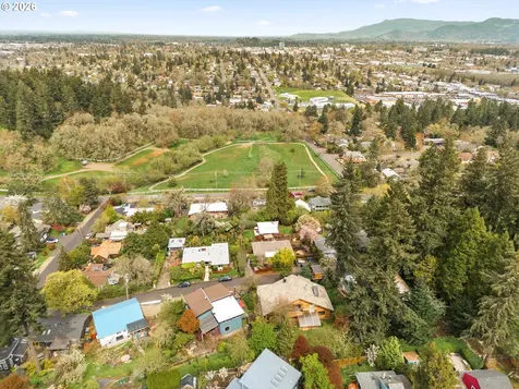 350 Loma Linda Lane Eugene OR 97405