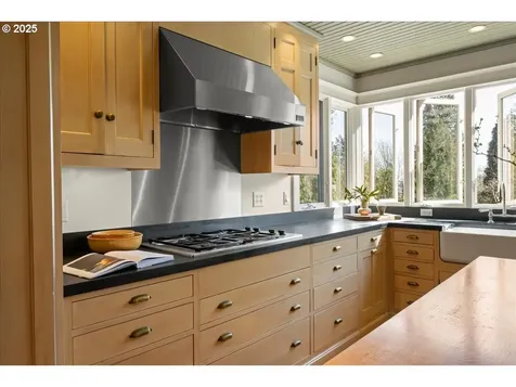 1509 S Carey Lane Portland OR 97219