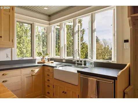1509 S Carey Lane Portland OR 97219