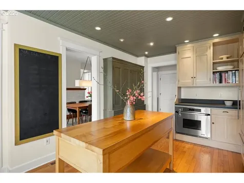 1509 S Carey Lane Portland OR 97219