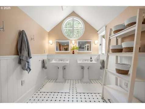 1509 S Carey Lane Portland OR 97219
