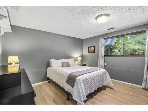 10015 NW 17th Avenue Vancouver WA 98685