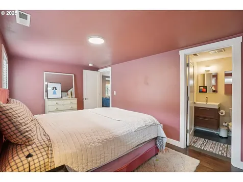 7913 SE Henderson Street Portland OR 97206