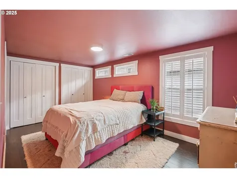 7913 SE Henderson Street Portland OR 97206