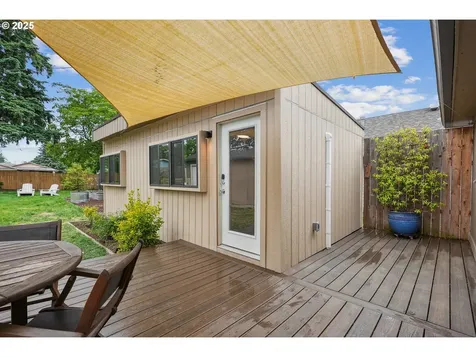 7913 SE Henderson Street Portland OR 97206