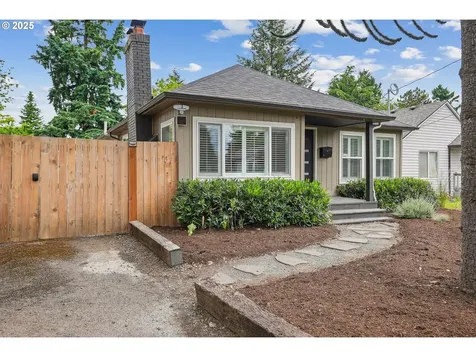 7913 SE Henderson Street Portland OR 97206