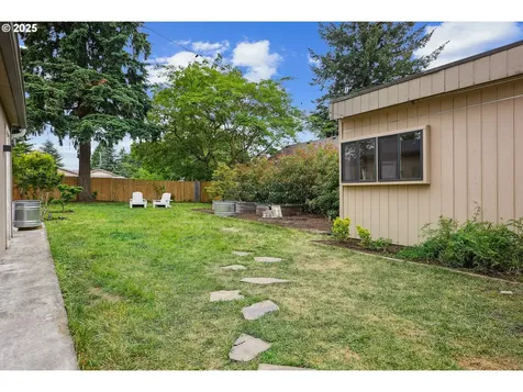 7913 SE Henderson Street Portland OR 97206