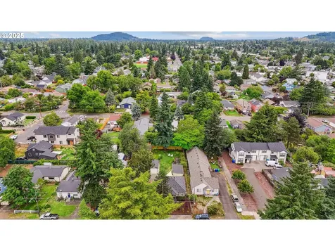 7913 SE Henderson Street Portland OR 97206