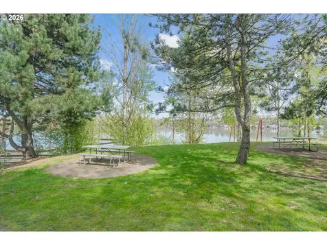 604 S Vermont Street Portland OR 97219
