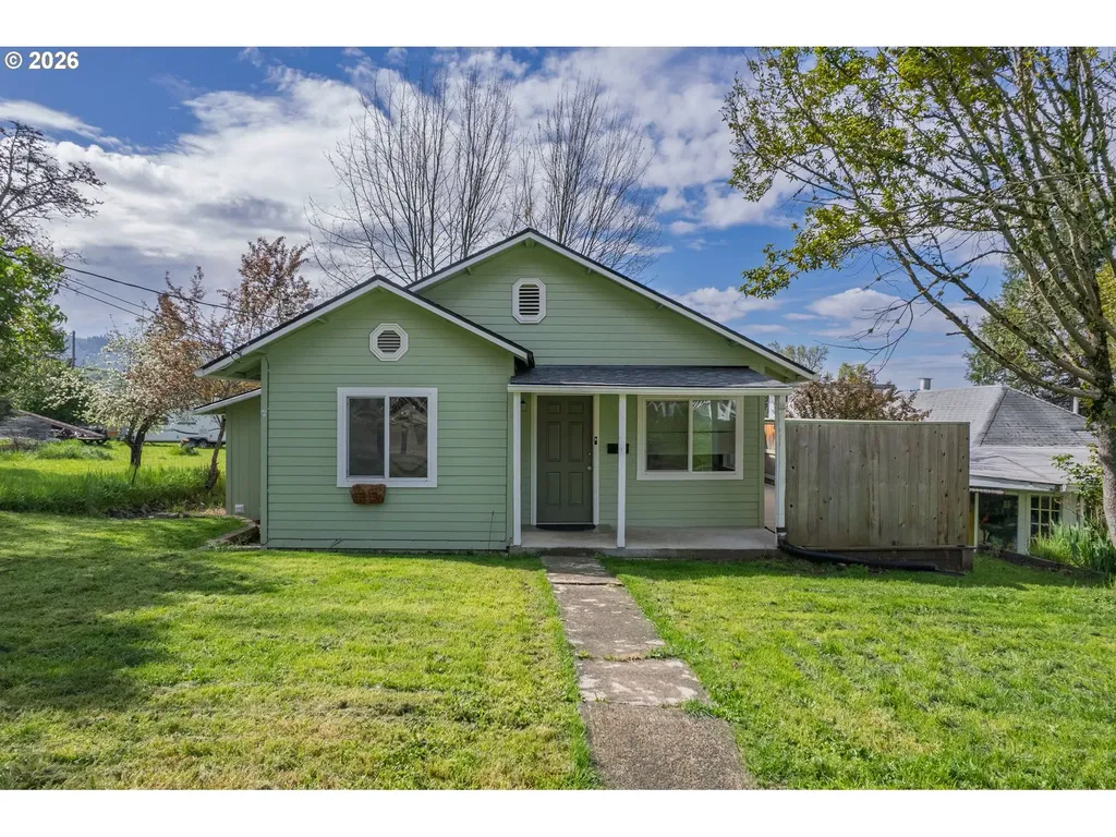 1755 NE Klamath Avenue Roseburg OR 97470