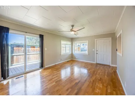 1755 NE Klamath Avenue Roseburg OR 97470