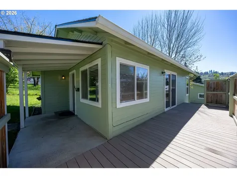 1755 NE Klamath Avenue Roseburg OR 97470