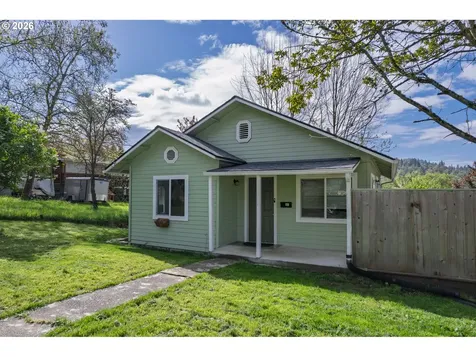 1755 NE Klamath Avenue Roseburg OR 97470