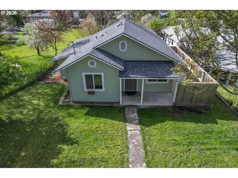 1755 NE Klamath Avenue Roseburg OR 97470