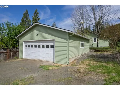 1755 NE Klamath Avenue Roseburg OR 97470