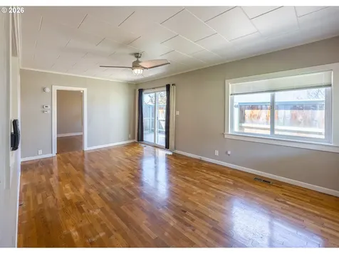 1755 NE Klamath Avenue Roseburg OR 97470