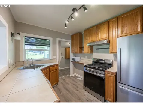 1755 NE Klamath Avenue Roseburg OR 97470