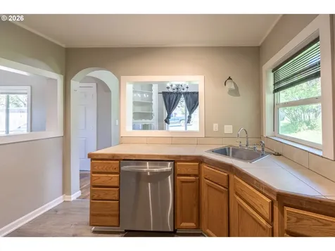 1755 NE Klamath Avenue Roseburg OR 97470
