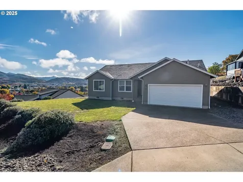 246 Palmdale Avenue Roseburg OR 97471
