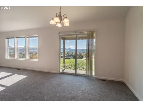 246 Palmdale Avenue Roseburg OR 97471