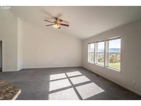 246 Palmdale Avenue Roseburg OR 97471