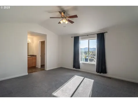 246 Palmdale Avenue Roseburg OR 97471