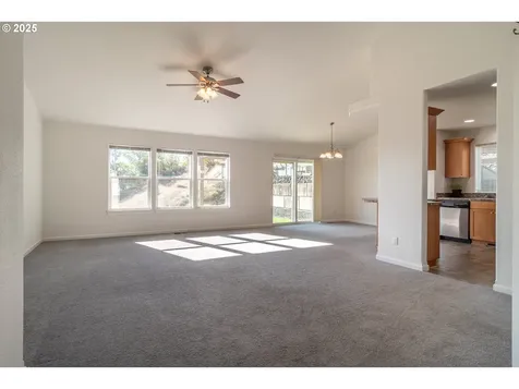 246 Palmdale Avenue Roseburg OR 97471