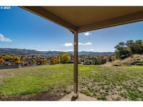 246 Palmdale Avenue Roseburg OR 97471