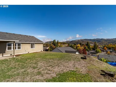 246 Palmdale Avenue Roseburg OR 97471