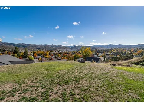 246 Palmdale Avenue Roseburg OR 97471