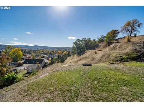 246 Palmdale Avenue Roseburg OR 97471