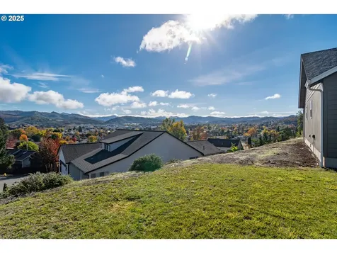 246 Palmdale Avenue Roseburg OR 97471