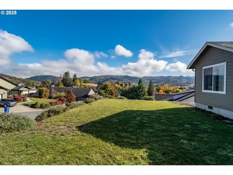 246 Palmdale Avenue Roseburg OR 97471