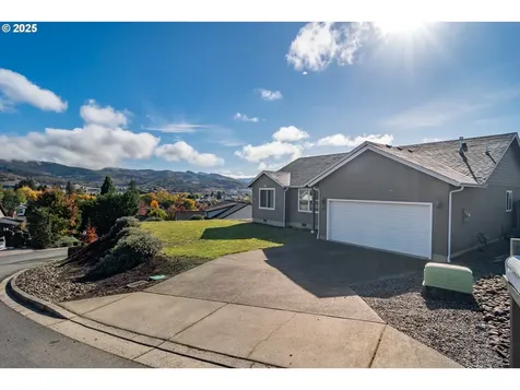 246 Palmdale Avenue Roseburg OR 97471