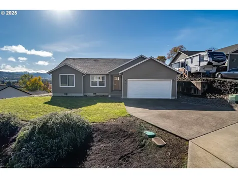 246 Palmdale Avenue Roseburg OR 97471