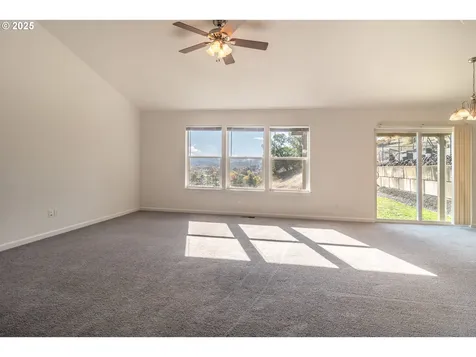 246 Palmdale Avenue Roseburg OR 97471