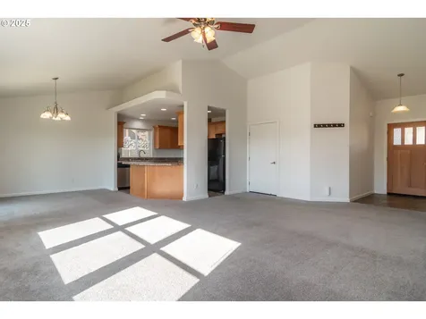 246 Palmdale Avenue Roseburg OR 97471
